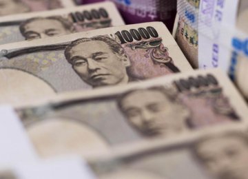 Rich Advised to Buy Yen