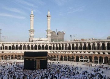 Hajj Pilgrims Undergo Health Checks  