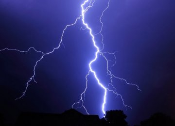 Lightning  Kills Two  in Lorestan