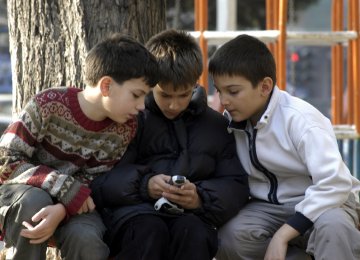 Texting Jargon is Harming  Persian Language, Writing Skills