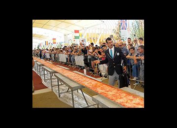 Italy Serves World’s Longest Pizza