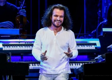Yanni Connects With Iranians