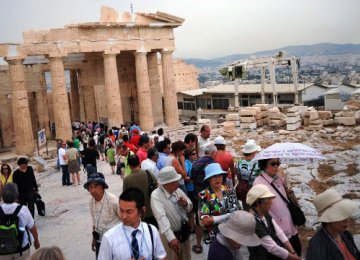 Instability Costs Greece €1b in Tourism Revenue