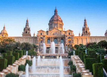 Barcelona Poll: Tourists Worse Than Poverty