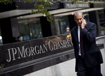Goldman, JPMorgan to Fire Analysts for Cheating