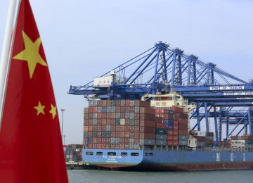 China Sept. Imports Plunge  in New Sign of Weakness