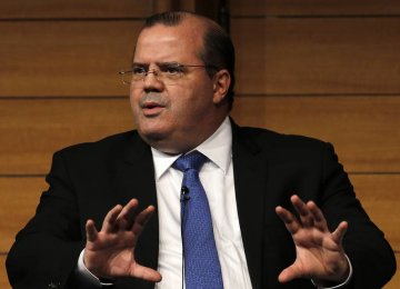 Brazil Recession Puts Interest Rate Hike in Doubt