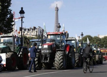 French Gov’t Pledges More Aid for Farmers