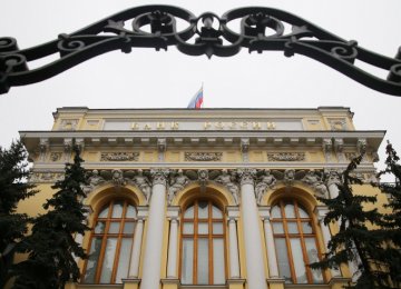 Russia Revokes Bank Licenses for Flouting Laws