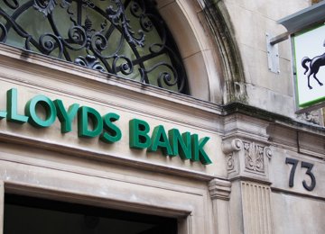 Lloyds $6b Surge Lifts Hope of Higher Dividend