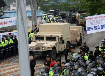South Koreans Protest   Deployment of US Missiles  
