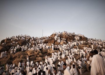 Qatar Says Saudi Rulers Politicizing Hajj