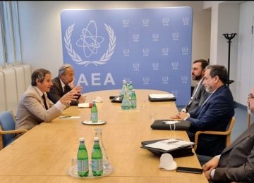 Araqchi Meets IAEA Chief in Vienna 