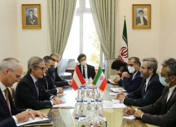 Tehran, Vienna Hold Political Talks 