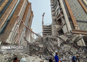 5 Killed in Abadan Building Collapse