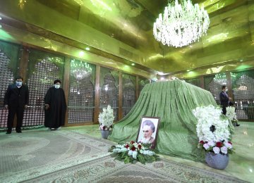 Cabinet Renew Allegiance to Imam Khomeini