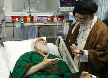 Leader Visits Hospitalized Ayatollah Shahroudi 