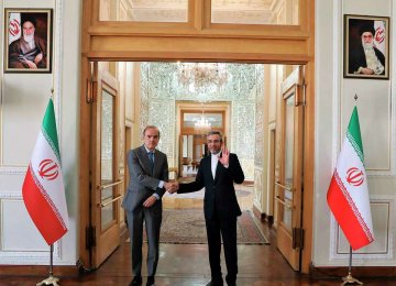 EU, Iranian Negotiators Discuss Ways to Close Gaps in Vienna Talks
