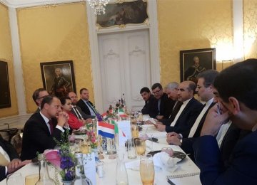Consular Talks With Dutch Diplomats