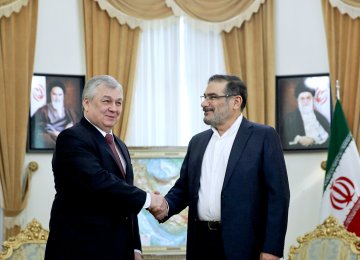 Iran, Russia Discuss Solution to Syria Crisis