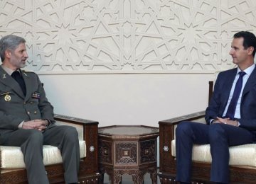 Defense Chief Signs Military Coop. Deal in Damascus 