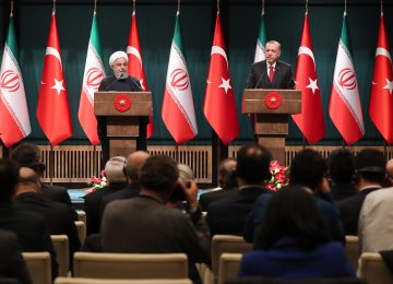 Iran, Turkey Vow to Boost Trade, End Syria Fighting