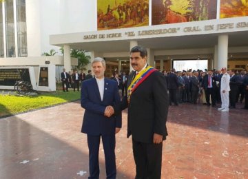 Defense Minister Attends Maduro’s Inauguration 
