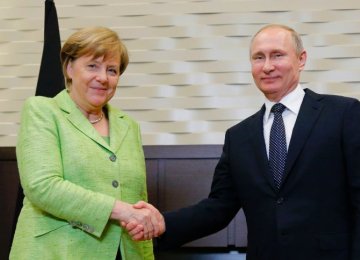 Merkel in Russia for Iran Talks With Putin