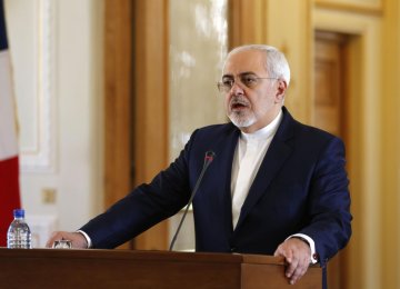 Zarif: US on Collision Course With Int’l Community    