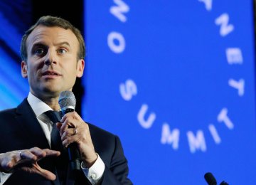 World Leaders in Paris Seek Cash for Climate Crunch