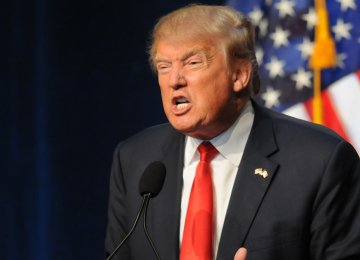 Trump Slams FBI, Clinton for “Garbage” Dossier