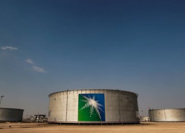 Aramco Discovers 2 Oil and Gas Fields in Northern Saudi Arabia