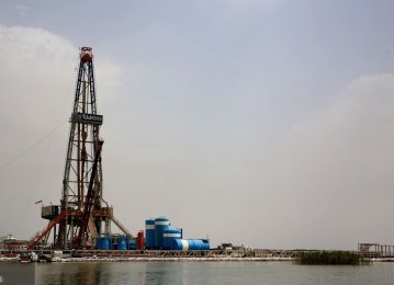 Petropars Signs $1.3 Billion S. Azadegan Oilfield Agreement  