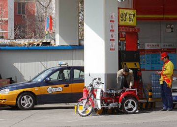 Slowing Economy, Electric Vehicles to Reduce China Gasoline Demand