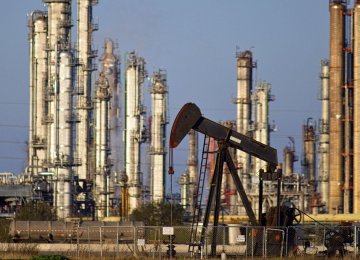 IEA: Global Oil Supply to Swamp Demand