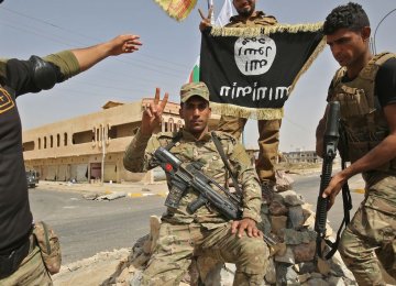 Hundreds of IS Militants Surrender Near Kirkuk