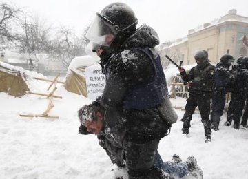 Police, Protesters Clash in Kyiv