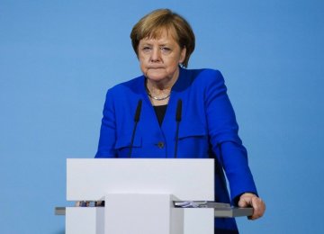 Merkel Risks Leading Weak Coalition for Germany