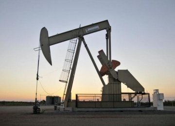 World ‘Awash’ in Oil Amid US Shale Boom
