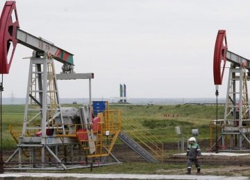 Oil Edges Up on Upbeat Data, Mideast Unrest