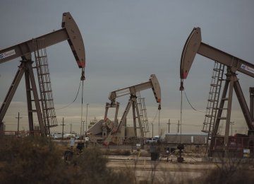 Oil Rises Further From Three-Week Lows