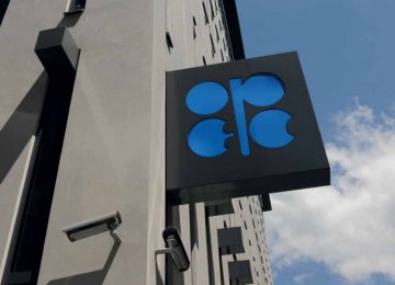 Saudis, Russia at Odds Before OPEC Meeting