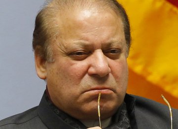 Pakistan Court Starts Hearings to Decide PM’s Future