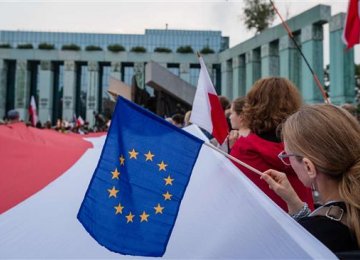 Poles Protest in 100 Cities