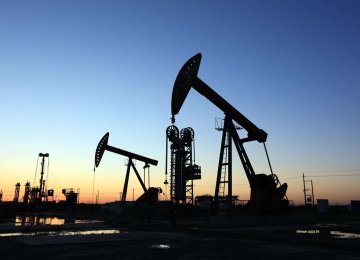 Oil Prices Extend Gains