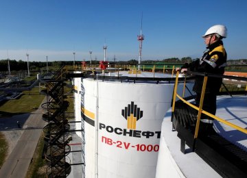 Russian Companies Insist on Euro Payment in Oil Export Contracts   
