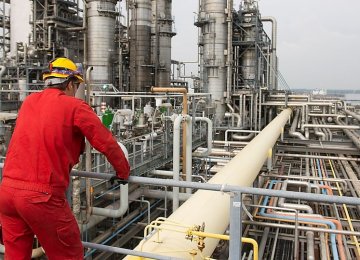 Major Strike at Europe Largest Oil Refinery Ends