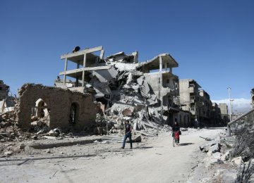 Syria Army Cuts Off Main Town in Ghouta Rebel Enclave