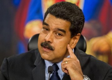 Venezuela Calls Early Election, Maduro Ready to Run Again