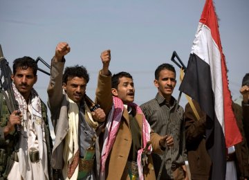 Deadly Clashes Erupt Between Houthis and Saleh Forces